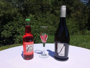 Prosecco mit Himbeerkracherl Getränke Friesacher