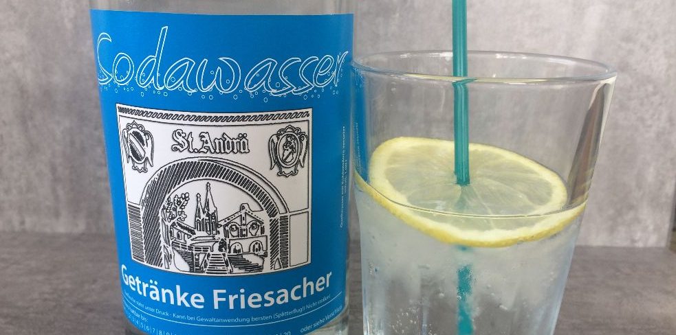 Sodawasser mit Glas Getränke Friesacher